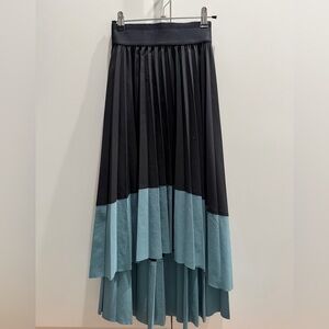 ATHLETA Swing Forward Pleated Skirt S Small | Black Teal